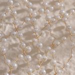 Coiffure mariage avec bandeau perles