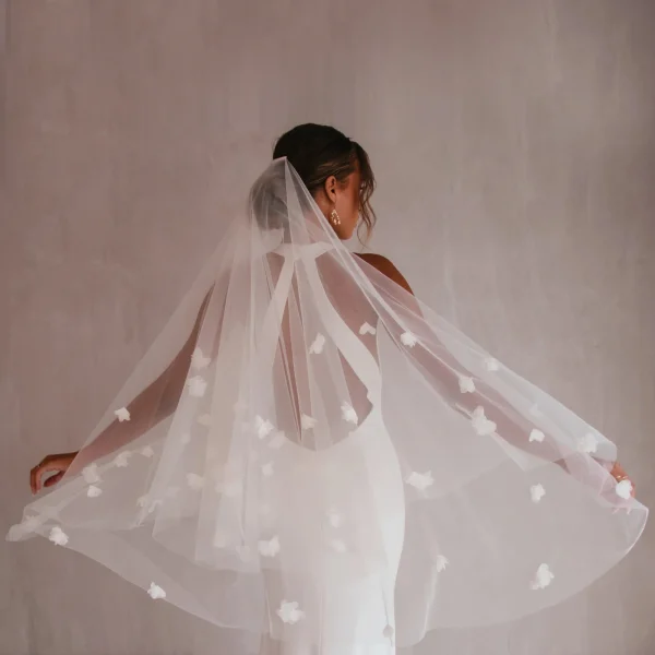 voile de mariée court à fleurs 3D