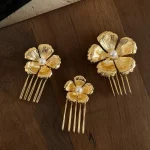 fleurs doré avec perles peigne