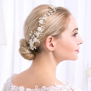 Peigne mariage fleurs en porcelaine