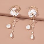 Boucles d'oreilles pendantes avec perles